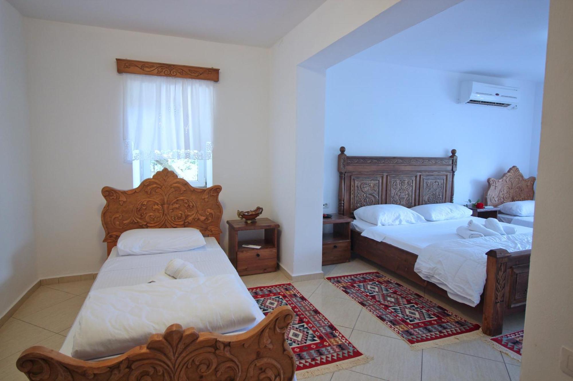 Guri Guesthouse Gjirokaster Exterior photo