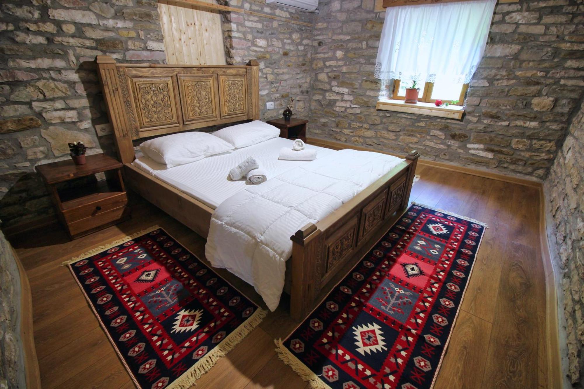 Guri Guesthouse Gjirokaster Exterior photo