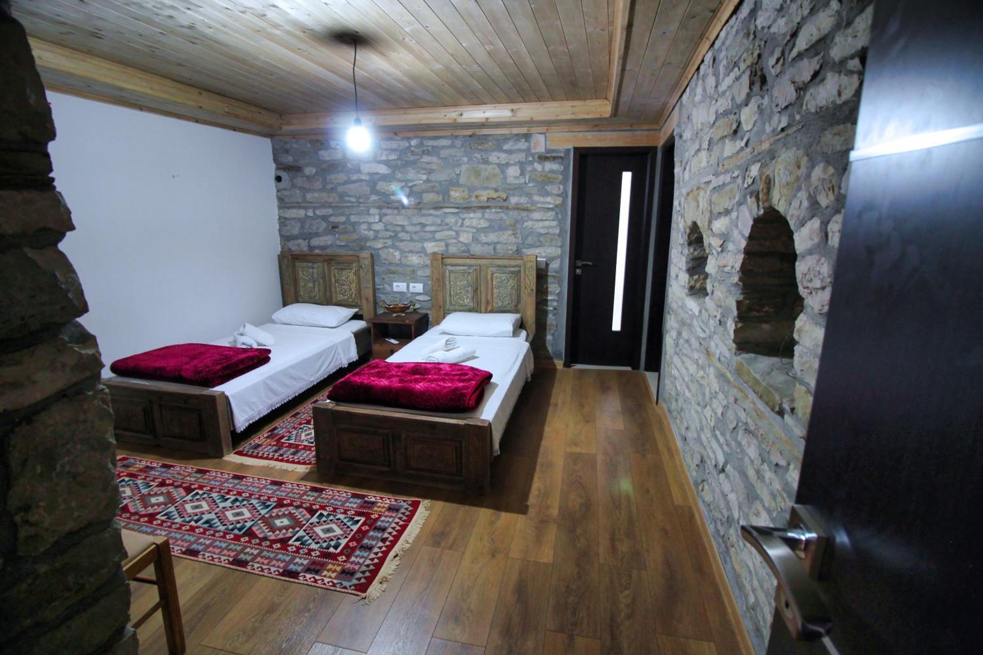Guri Guesthouse Gjirokaster Exterior photo
