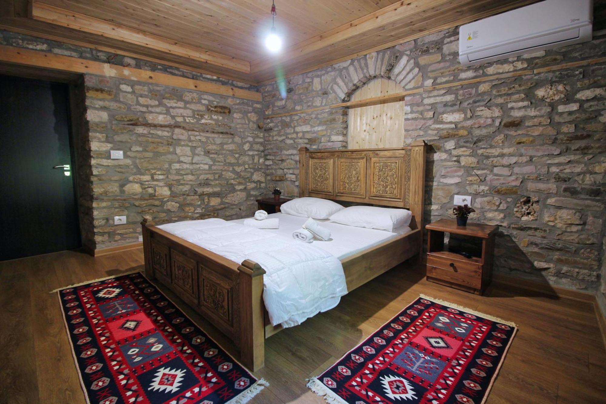 Guri Guesthouse Gjirokaster Exterior photo