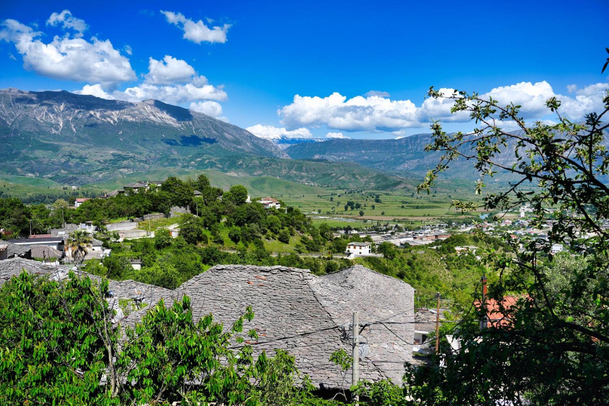 Guri Guesthouse Gjirokaster Exterior photo