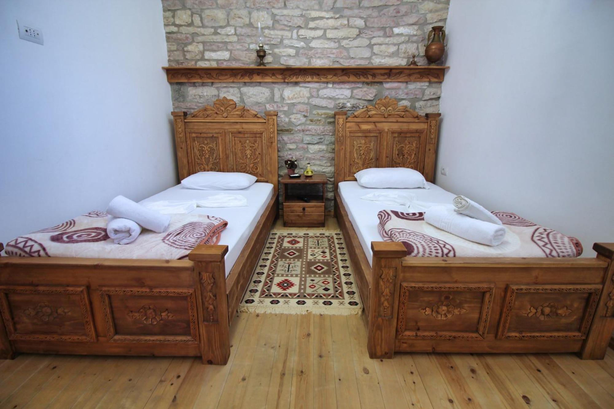 Guri Guesthouse Gjirokaster Exterior photo