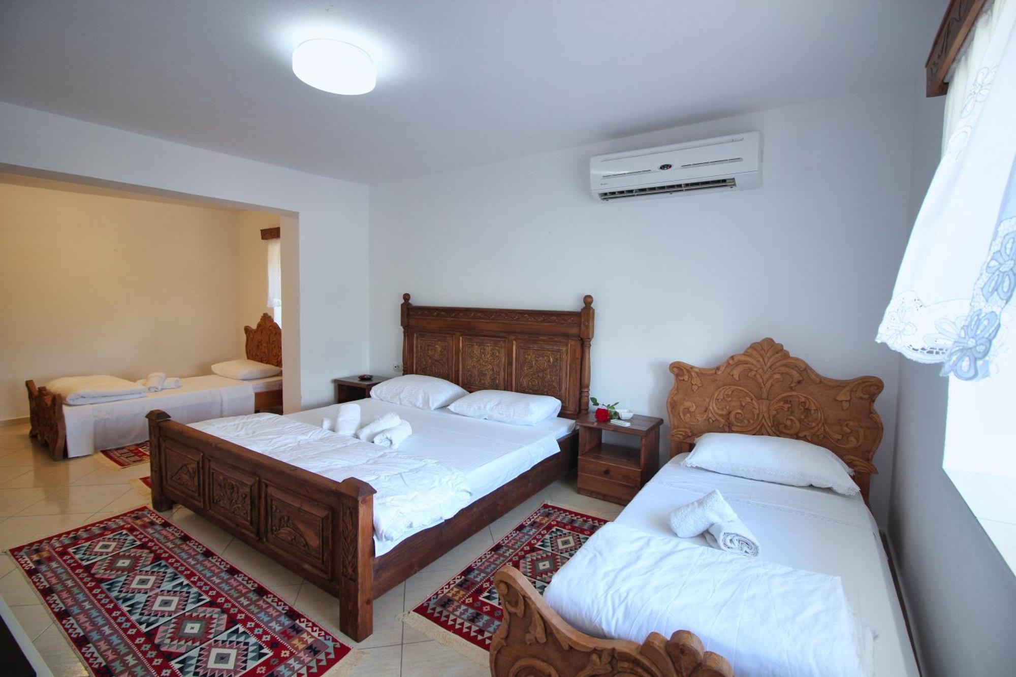 Guri Guesthouse Gjirokaster Room photo