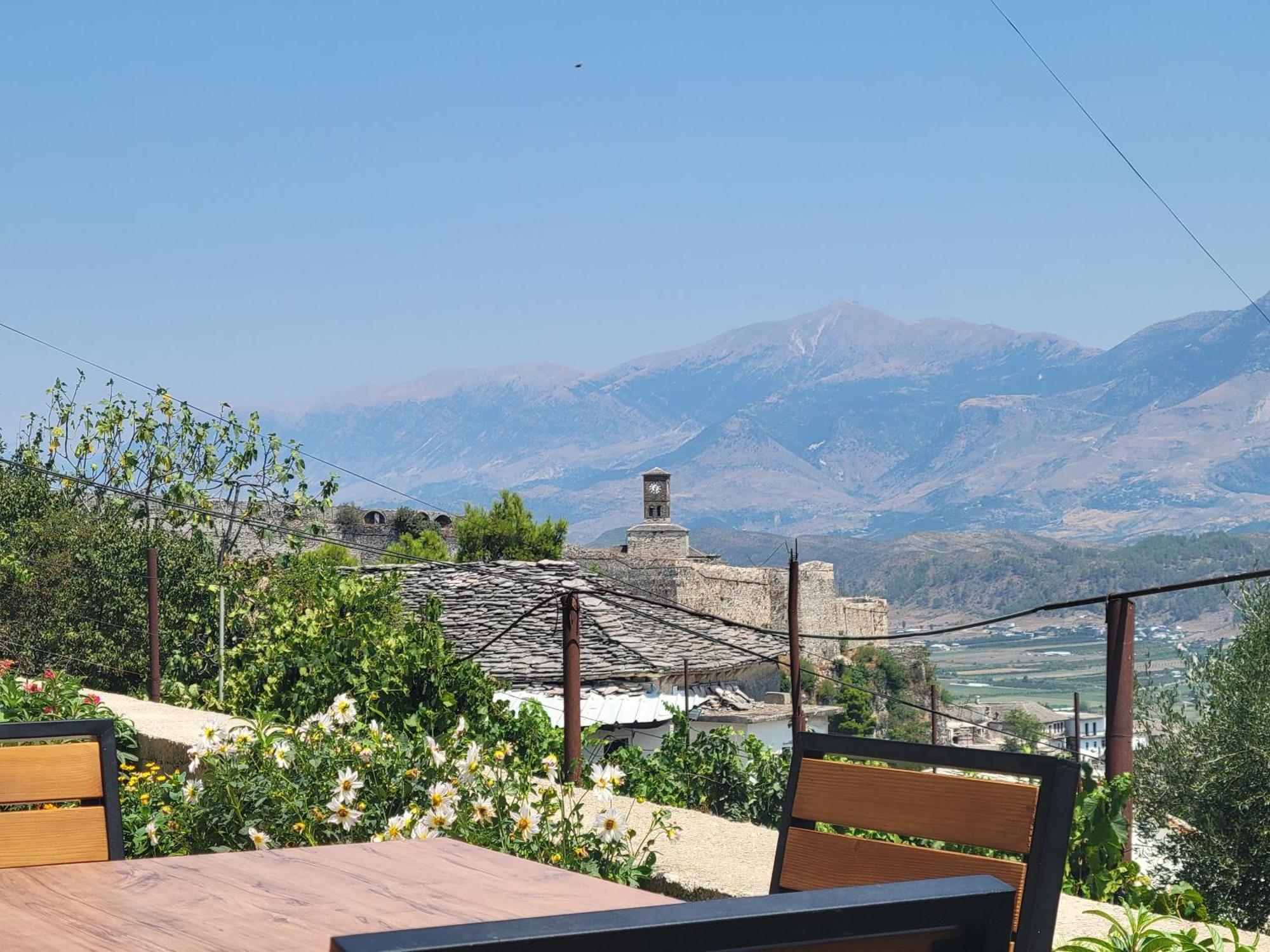 Guri Guesthouse Gjirokaster Exterior photo