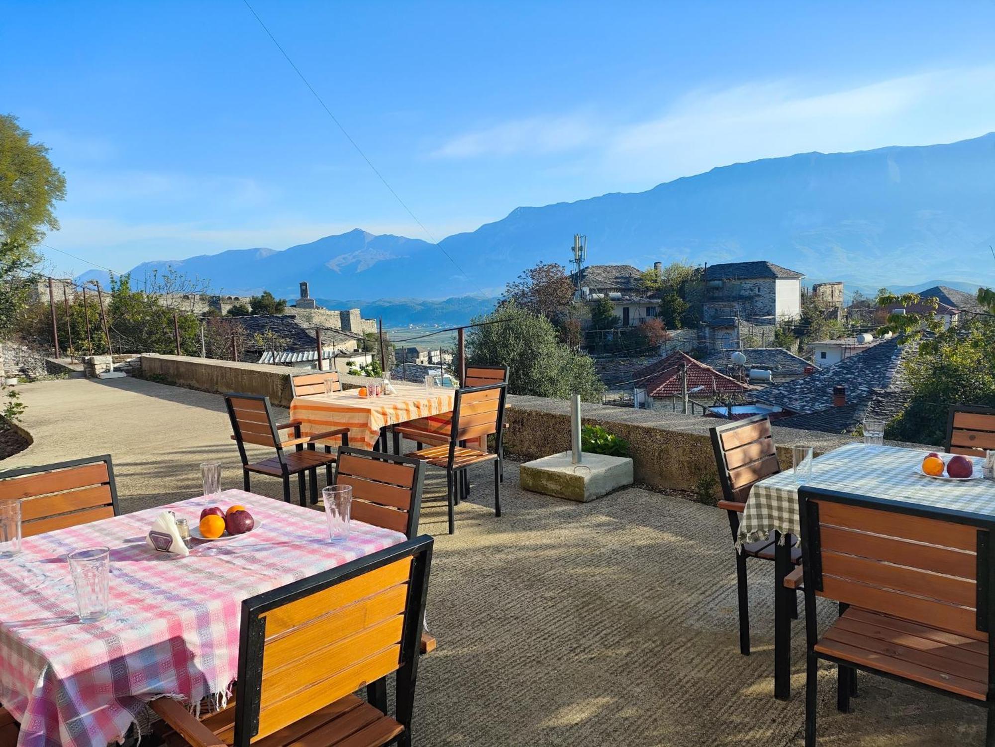 Guri Guesthouse Gjirokaster Exterior photo