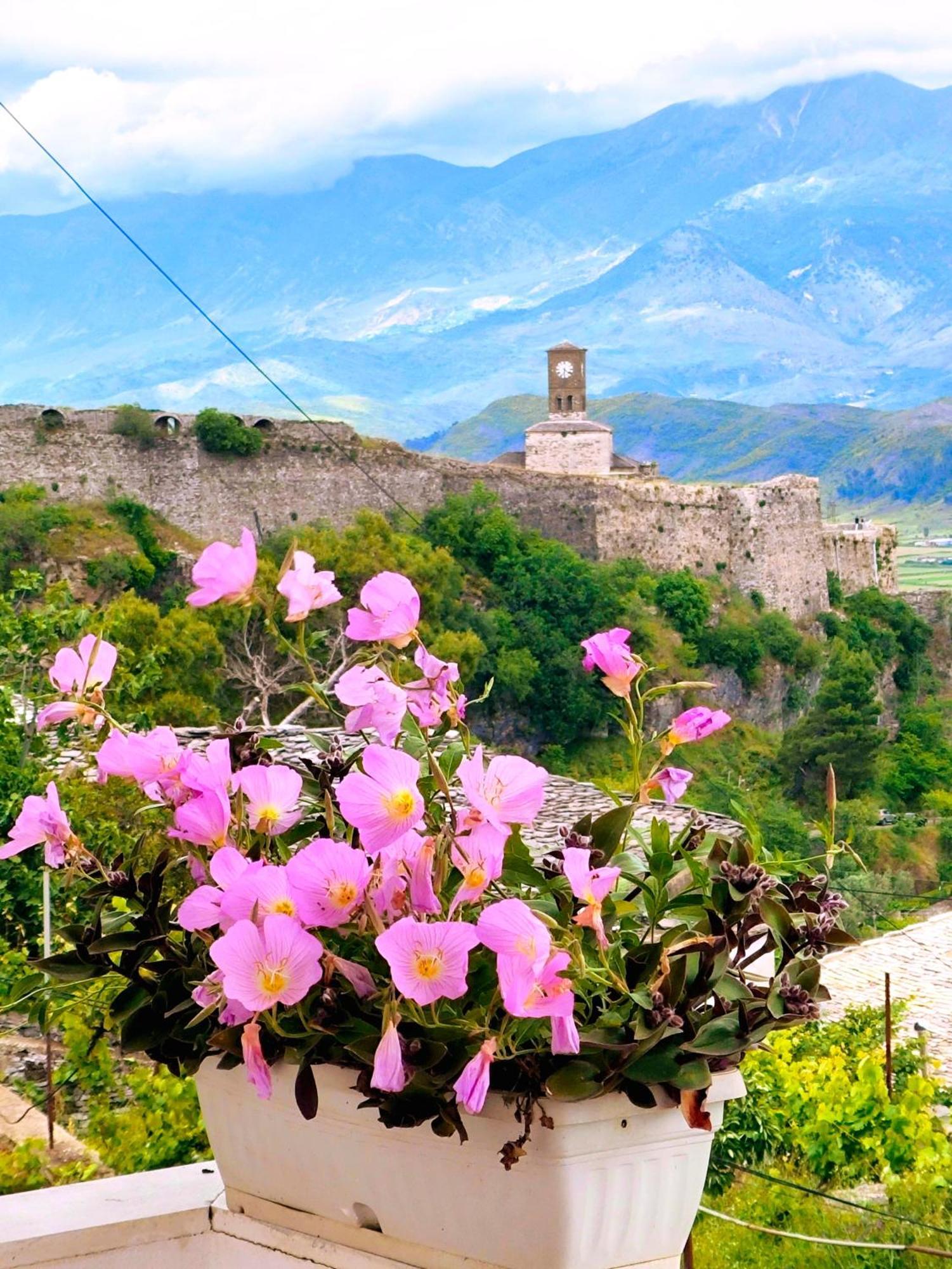 Guri Guesthouse Gjirokaster Exterior photo